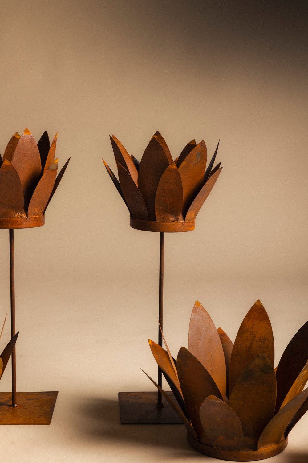Candelabro Tulipa Oxido Con Pie CLBR04 - The Nook Store Home