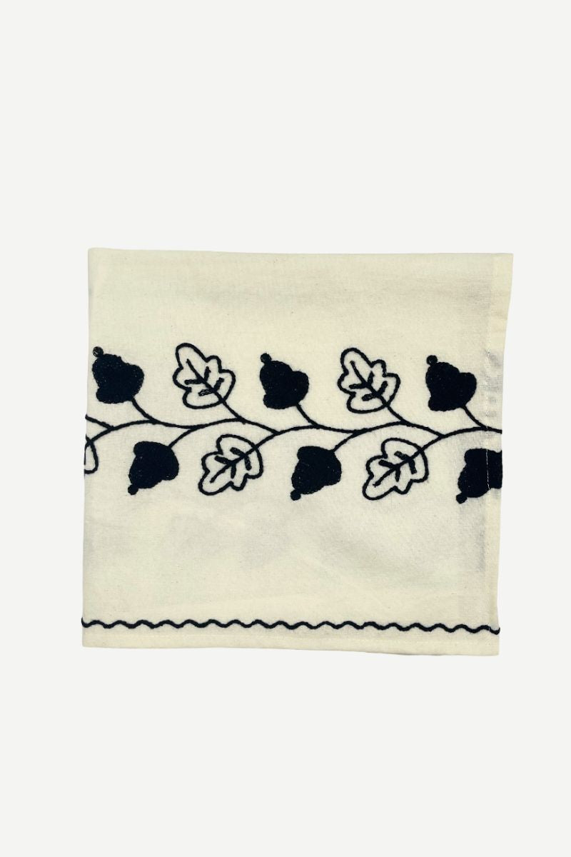 Serviette brodée feuille noire