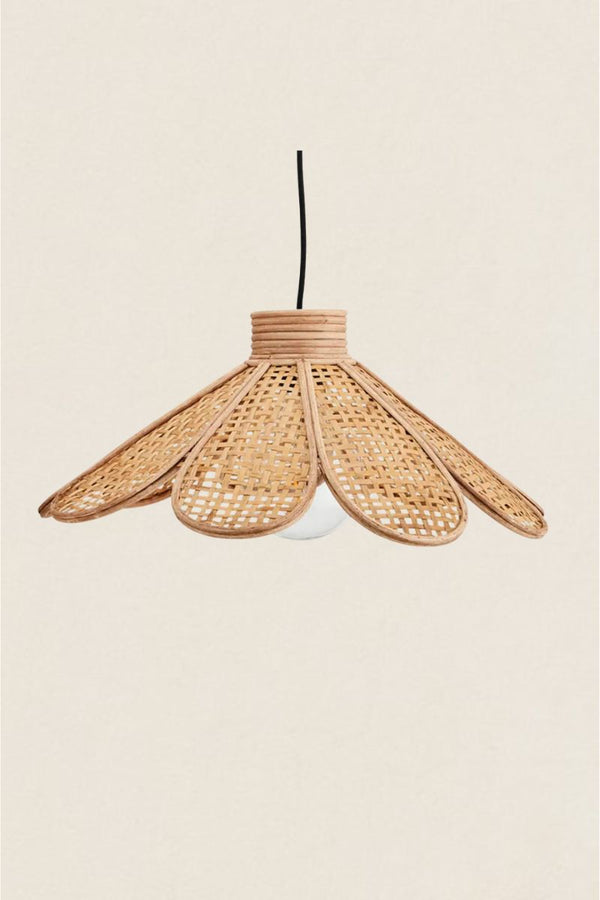 Lampe à pétales en rotin